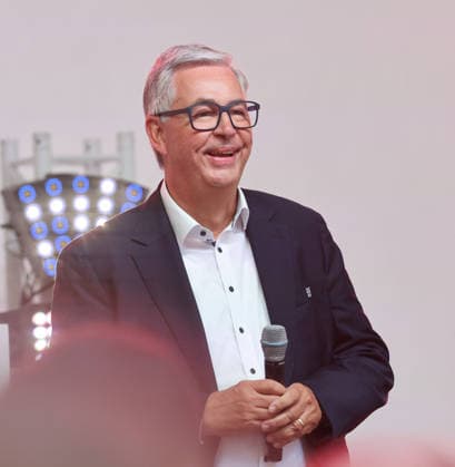 Stuttgart , VfB Stuttgart Saisoneröffnung , Präsidium auf der Bühne , Präsident Dietmar Allgaier