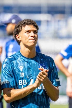 08.08.2026, xdaymx, Fussball 2.Bundesliga, Karlsruher SC - Arminia Bielefeld. Ben Farhat, Louey nach dem Schlusspfiff vor den Heimfans (DFL DFB REGULATIONS PROHIBIT ANY USE OF PHOTOGRAPHS as IMAGE SEQUENCES and or QUASI-VIDEO) Karlsruhe