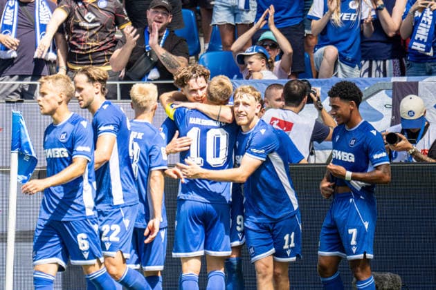 08.08.2026, xdaymx, Fussball 2.Bundesliga, Karlsruher SC - Arminia Bielefeld. Broschinski, Moritz jubelt nach dem zwischenzeitlichen 2:0 mit der Mannschaft vor den Heimfans. (DFL DFB REGULATIONS PROHIBIT ANY USE OF PHOTOGRAPHS as IMAGE SEQUENCES and or QUASI-VIDEO) Karlsruhe