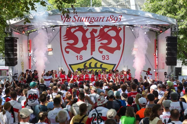 Stuttgart , VfB Stuttgart Saisoneröffnung VfB Stuttgart vs. Everton FC, Übersicht, die VfB-Frauen werden vorgestellt