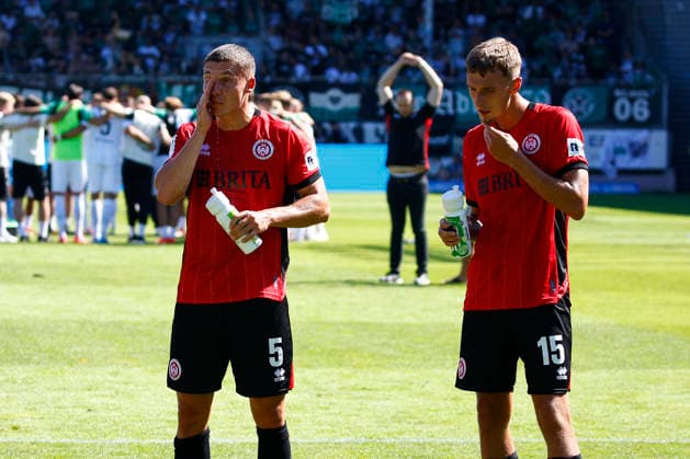 08.08.2026, xavx, Fussball 3.Liga, SV Wehen Wiesbaden - Preußen Münster v.l. Niklas May (SV Wehen Wiesbaden), Justin Janitzek (SV Wehen Wiesbaden) enttaeuscht, enttaeuscht schauend, dissapointed (DFL DFB REGULATIONS PROHIBIT ANY USE OF PHOTOGRAPHS as IMAGE SEQUENCES and or QUASI-VIDEO) Wiesbaden