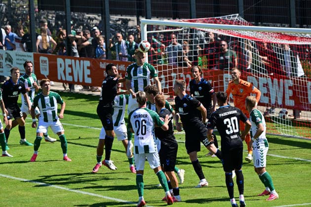 08.08.2026, GER, Freundschaftsspiel SV Werder Bremen vs Paderborn Fussball, Saison 2026 2027), 1.FBL Laurin Curda (SC Paderborn 07 17) Cedric Itten (Werder Bremen 26); Marco Gruell Grüll (Werder Bremen 17); Torwart Karl Hein (Werder Bremen 01) Jens Stage (Werder Bremen 06) Amos Pieper (Werder Bremen 05) Abwehr Kopfball Oythe Stadion am Oyther Berg Niedersachsen Deutschland Copyright: xnordphotoxGmbHx xKFOTOx