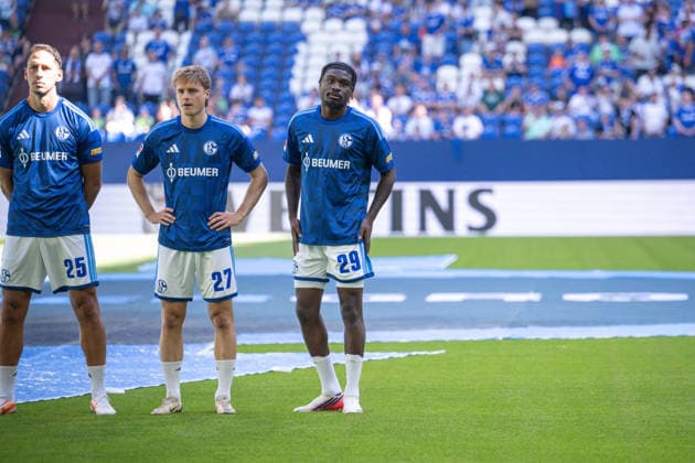 08.08.2026, Fussball, Saison 2026 2027, Testspiel, FC Schalke 04 - Atalanta Bergamo, Nikola Katic (FC Schalke 04), Finn Porath (FC Schalke 04), Junior Dina Ebimbe (FC Schalke 04) Gelsenkirchen Veltins Arena Nordrhein-Westfalen Deutschland xRHR-FOTO YYx Copyright: KROEGER RHR-FOTOx RHR-FOTO YY