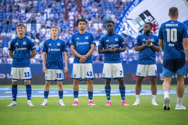 08.08.2026, Fussball, Saison 2026 2027, Testspiel, FC Schalke 04 - Atalanta Bergamo, Vitalie Becker (FC Schalke 04), Lucar Vozar (FC Schalke 04), Mertcan Ayhan (FC Schalke 04), Christian Gomis (FC Schalke 04), Moussa Sylla (FC Schalke 04), Edin DÅ¾eko Dzeko (FC Schalke 04) Gelsenkirchen Veltins Arena Nordrhein-Westfalen Deutschland xRHR-FOTO YYx Copyright: KROEGER RHR-FOTOx RHR-FOTO YY
