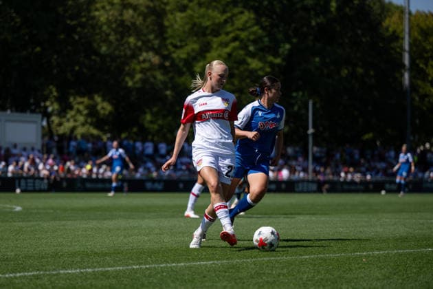 08.08.2026, GER, Fussball, Frauen, Testspiel, Saison 2026 2027, VfB Stuttgart vs TSG 1899 Hoffenheim Luzie Zähringer ( VfB Stuttgart, 23 ) am Ball, Stuttgart Robert-Schlienz-Stadion Baden-Württemberg Deutschland Copyright: xNordphoto Memmlerx