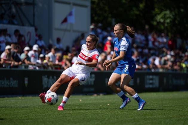 08.08.2026, GER, Fussball, Frauen, Testspiel, Saison 2026 2027, VfB Stuttgart vs TSG 1899 Hoffenheim Daphina Redzepi ( VfB Stuttgart, 07 ) im Zweikampf mit Marie Steiner ( Hoffenheim, 09 ), Stuttgart Robert-Schlienz-Stadion Baden-Württemberg Deutschland Copyright: xNordphoto Memmlerx