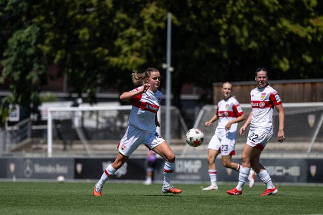 08.08.2026, GER, Fussball, Frauen, Testspiel, Saison 2026 2027, VfB Stuttgart vs TSG 1899 Hoffenheim Greta Stegemann ( VfB Stuttgart, 05 ) am Ball, Stuttgart Robert-Schlienz-Stadion Baden-Württemberg Deutschland Copyright: xNordphoto Memmlerx