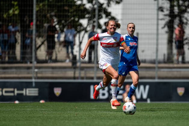 08.08.2026, GER, Fussball, Frauen, Testspiel, Saison 2026 2027, VfB Stuttgart vs TSG 1899 Hoffenheim Maximiliane Rall ( VfB Stuttgart, 08 ) am Ball, Stuttgart Robert-Schlienz-Stadion Baden-Württemberg Deutschland Copyright: xNordphoto Memmlerx