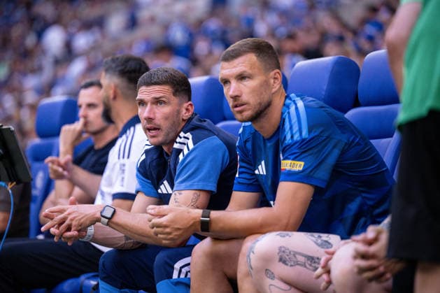 08.08.2026, Fussball, Saison 2026 2027, Testspiel, FC Schalke 04 - Atalanta Bergamo, Robin Gosens (FC Schalke 04), Edin DÅ¾eko Dzeko (FC Schalke 04) xRHR-FOTO YYx Copyright: KROEGER RHR-FOTOx RHR-FOTO YY