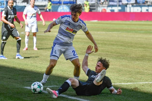v. li. im Zweikampf Jan-Simon Symalla (Duisburg 23) Tobias Mißner Missner (Meppen 3) 08.08.2026 ¢ Fussball ¢ MSV Duisburg vs SV Meppen, Schauinsland-Reisen-Arena, Duisburg, DFB DFL REGULATIONS PROHIBIT ANY USE OF PHOTOGRAPHS AS IMAGE SEQUENCES AND OR QUASI-VIDEO NRW Germany