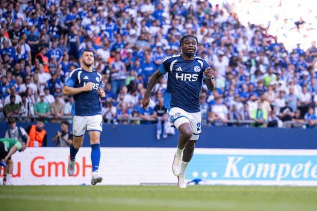 08.08.2026, Fussball, Saison 2026 2027, Testspiel, FC Schalke 04 - Atalanta Bergamo, Junior Dina Ebimbe (FC Schalke 04) xRHR-FOTO YYx Copyright: KROEGER RHR-FOTOx RHR-FOTO YY