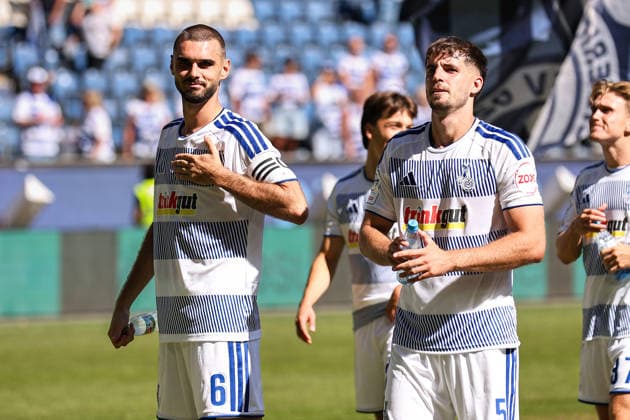 2026.08.08, xkwix, Fußball, 3. Liga, MSV Duisburg - SV Meppen, Schauinsland-Reisen-Arena, 1.Spieltag, Saison 2026 2027: Rasim Bulic (MSV Duisburg 6) klopft sich aufs Herz und das Wappen beim Jubel mit den Fans und Tobias Fleckstein (MSV Duisburg 5) DFB regulations prohibit any use of photographs as image sequences and or quasi-video. Photo: xKamilxWilkowskixPressefotoKochx Nordrhein-Westfalen Deutschland