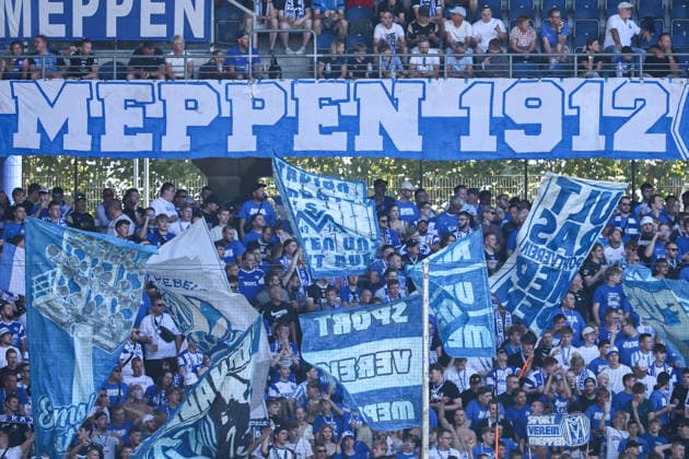 2026.08.08, xkwix, Fußball, 3. Liga, MSV Duisburg - SV Meppen, Schauinsland-Reisen-Arena, 1.Spieltag, Saison 2026 2027: Der gut gefuellte Meppener Gaesteblock DFB regulations prohibit any use of photographs as image sequences and or quasi-video. Photo: xKamilxWilkowskixPressefotoKochx Nordrhein-Westfalen Deutschland