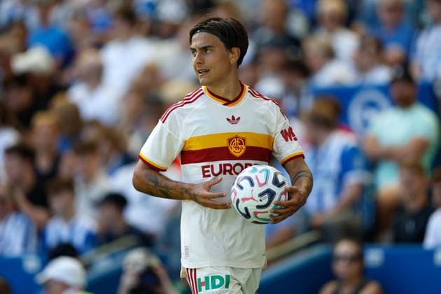 Paulo Dybala of AS Roma Brighton and Hove Albion v Roma, Pre Season Friendly, Football, American Express Community Stadium, Brighton, UK - 08 Aug 2026Brighton American Express Community Stadi United Kingdom EDITORIAL USE ONLY No use with unauthorised audio, video, data, fixture lists, club league logos or live services. Online in-match use limited to 120 images, no video emulation. No use in betting, games or single club league player publications. Copyright: xMattxImpey Shutterstockx 17050873d