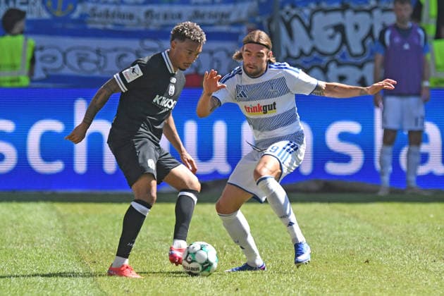 Oliver Issa Schmitt ( SV Meppen 1912, 7 ) im Zweikampf mit Joshua Bitter ( MSV Duisburg, 29 ). GER, MSV Duisburg vs SV Meppen 1912, Fussball, 3. Liga, 1. Spieltag, Spielzeit 2026 2027, 08.08.2026 DFL DFB REGULATIONS PROHIBIT ANY USE OF PHOTOGRAPHS AS IMAGE SEQUENCES AND OR QUASI-VIDEO GER, MSV Duisburg vs SV Meppen 1912, Fussball, 3. Liga, 1. Spieltag, Spielzeit 2026 2027, 08.08.2026 Duisburg Copyright: xEibner-Pressefoto ThomasxThienelx EP_TTL