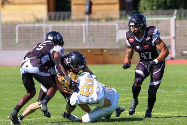 2026_08_08, Berlin Rebels vs Dresden Monarchs, GFL, Mommsenstadion, Berlin Montigo Moss (Dresden Monarchs, 81) wird gehalten