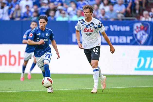 08.08.2026, Fussball, Saison 2026 2027, Testspiel, FC Schalke 04 - Atalanta Bergamo, Soufiane El-Faouzi (FC Schalke 04), Giorgio Scalvini (Atalanta Bergamo) xRHR-FOTO YYx Copyright: KROEGER RHR-FOTOx RHR-FOTO YY