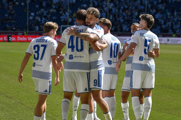 Ben Schlicke (Duisburg 40) jubelt nach dem Tor zum 2:0 mit der Mannschaft 08.08.2026 ¢ Fussball ¢ MSV Duisburg vs SV Meppen, Schauinsland-Reisen-Arena, Duisburg, DFB DFL REGULATIONS PROHIBIT ANY USE OF PHOTOGRAPHS AS IMAGE SEQUENCES AND OR QUASI-VIDEO NRW Germany