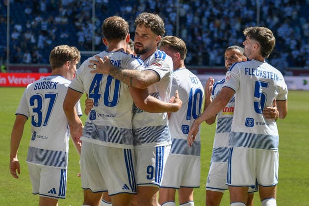 Ben Schlicke (Duisburg 40) jubelt nach dem Tor zum 2:0 mit der Mannschaft 08.08.2026 ¢ Fussball ¢ MSV Duisburg vs SV Meppen, Schauinsland-Reisen-Arena, Duisburg, DFB DFL REGULATIONS PROHIBIT ANY USE OF PHOTOGRAPHS AS IMAGE SEQUENCES AND OR QUASI-VIDEO NRW Germany