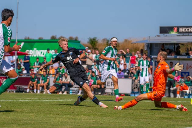Testspiel: Werder Bremen vs. SC Paderborn 07, 08.08.2026 Lasse Eickel (SC Paderborn 07, 32), Alexander Schlager (Werder Bremen, 30); Testspiel: Werder Bremen vs. SC Paderborn 07 am 08.08.2026 in Vechta (Stadion Oyther Berg), Germany, Copyright: xBEAUTIFULxSPORTS Neddermannx