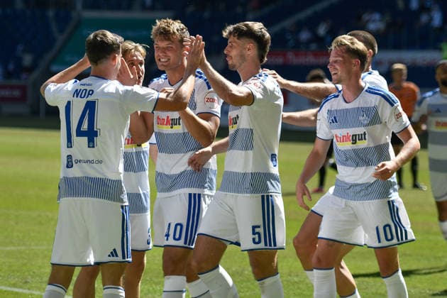 Ben Schlicke (Duisburg 40) jubelt nach dem Tor zum 2:0 mit der Mannschaft 08.08.2026 ¢ Fussball ¢ MSV Duisburg vs SV Meppen, Schauinsland-Reisen-Arena, Duisburg, DFB DFL REGULATIONS PROHIBIT ANY USE OF PHOTOGRAPHS AS IMAGE SEQUENCES AND OR QUASI-VIDEO NRW Germany