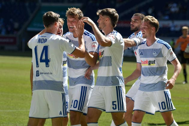 Ben Schlicke (Duisburg 40) jubelt nach dem Tor zum 2:0 mit der Mannschaft 08.08.2026 ¢ Fussball ¢ MSV Duisburg vs SV Meppen, Schauinsland-Reisen-Arena, Duisburg, DFB DFL REGULATIONS PROHIBIT ANY USE OF PHOTOGRAPHS AS IMAGE SEQUENCES AND OR QUASI-VIDEO NRW Germany