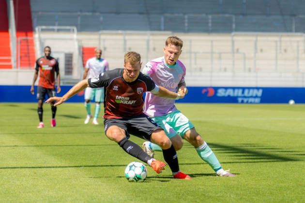 Ingolstadt, Deutschland 08. August 2026: 3. Liga - 2026 2027 - Sp. 1 - FC Ingolstadt 04 gegen FC Würzburger Kickers Im Bild: v. li. im Zweikampf Simon Lorenz (FCI) und Tim Kraus (FWK) DFB DFL regulations prohibit any use of photographs as image sequences and or quasi-video Audi Sportpark Bayern Copyright: xFotostandx xSchäferx