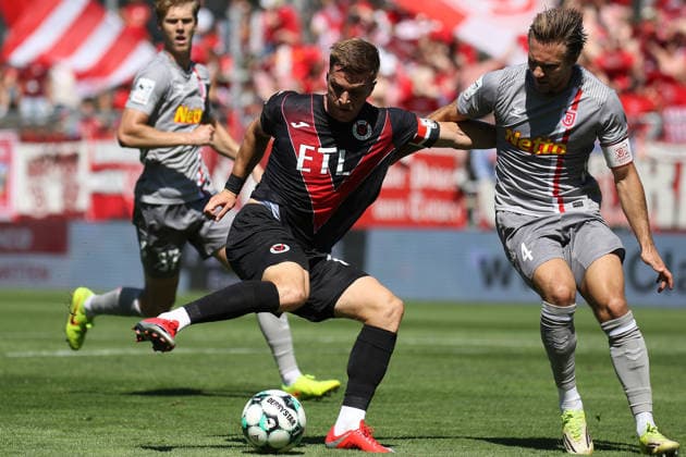 08.08.2026, xsefx, Fußball, FC Viktoria Köln SSV Jahn Regensburg, 3.Liga, Sportpark Höhenberg, 1. Spieltag, Saison 2026 2027: Niklas Castelle (FC Viktoria Köln 44) im Zweikampf gegen Oscar Schönfelder (Jahn Regensburg 07) DFB regulations prohibit any use of photographs as image sequences and or quasi-video. Nordrhein-Westfalen Deutschland