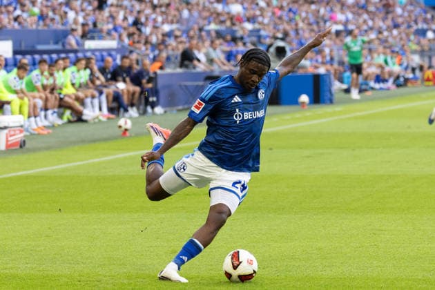 Gelsenkirchen, Germany, 08.08.26, Junior Dina Ebimbe 29 (FC Schalke 04) am Ball während des Testspiels zwischen FC Schalke 04 - Atalanta Bergamo in der Veltins Arena in Gelsenkirchen. (Photo by Joachim Bywaletz) DFB DFL REGULATIONS PROHIBIT ANY USE OF PHOTOGRAPHS AS IMAGE SEQUENCES AND OR QUASI-VIDEO. Copyright: JoachimxBywaletz xJB-Sportfoto