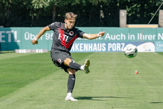 Pascal Fallmann (Viktoria Koeln, 28) flankt in den Strafraum. FC Viktoria Koeln vs. SSV Jahn Regensburg, Fussball, 3. Liga, 01. Spieltag, Saison 2026 2027, 08.08.2026 DFL DFB Regulations prohibit any use of Photographs as image sequences and or Quasivideo FC Viktoria Koeln vs. SSV Jahn Regensburg, Fussball, 3. Liga, 01. Spieltag, Saison 2026 2027, 08.08.2026 Koeln Copyright: xEibner-Pressefoto ThomasxHaeslerx EP_THR