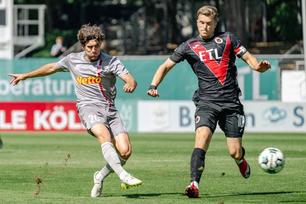 David Otto (Viktoria Koeln, 10) kann den Schuss von Benedikt Bauer (SSV Jahn Regensburg, 26) nicht blocken. FC Viktoria Koeln vs. SSV Jahn Regensburg, Fussball, 3. Liga, 01. Spieltag, Saison 2026 2027, 08.08.2026 DFL DFB Regulations prohibit any use of Photographs as image sequences and or Quasivideo FC Viktoria Koeln vs. SSV Jahn Regensburg, Fussball, 3. Liga, 01. Spieltag, Saison 2026 2027, 08.08.2026 Koeln Copyright: xEibner-Pressefoto ThomasxHaeslerx EP_THR