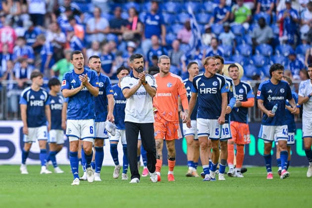 08.08.2026, Fussball, Saison 2026 2027, Testspiel, FC Schalke 04 - Atalanta Bergamo, Ron Schallenberg (FC Schalke 04), Trainer Miron Muslic (FC Schalke 04), Torwart Loris Karius (FC Schalke 04), Timo Becker (FC Schalke 04) xRHR-FOTO YYx Copyright: KROEGER RHR-FOTOx RHR-FOTO YY