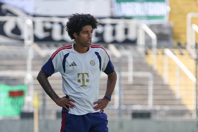08.08.2026, Herren, Fussball, Saison 2026 2027, Regionalliga Bayern, 3. Spieltag: FC Bayern München II - FC Schweinfurt 05 Cheftrainer Dante (FC Bayern München II) an der Seitenlinie stehend, Einzelbild München Städtisches Stadion an der Grü Bayern Deutschland