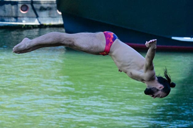 Catalin Petru Preda of Romania Gary Hunt of France competes in the High Diving Men s 20m Final during the European Aquatics Championships at the River Seine in Paris (France), August 8, 2026. Giorgio Scala DBM - Deepbluemedia Insidefoto
