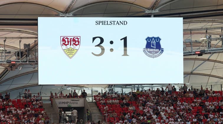 Stuttgart , VfB Stuttgart Saisoneröffnung VfB Stuttgart vs. Everton FC, LED-Anzeigetafel mit dem Endstand 3:1