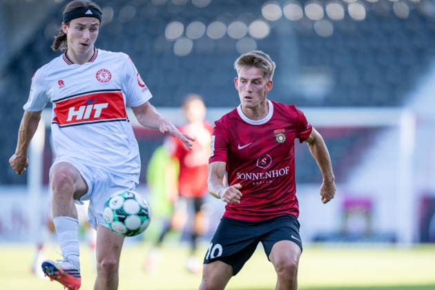 Zweikampf zwischen Bennit Broger (Fortuna Köln, 38) und Lukas Stoppel (SG Sonnenhof Großaspach, 10), SG Sonnenhof Großaspach vs. Fortuna Köln, Fussball, 3. Liga, 1. Spieltag, 08.08.2026, DFB regulations prohibit any use of photographs as image sequences and or quasi-video Aspach Baden-Wuerttemberg Deutschland