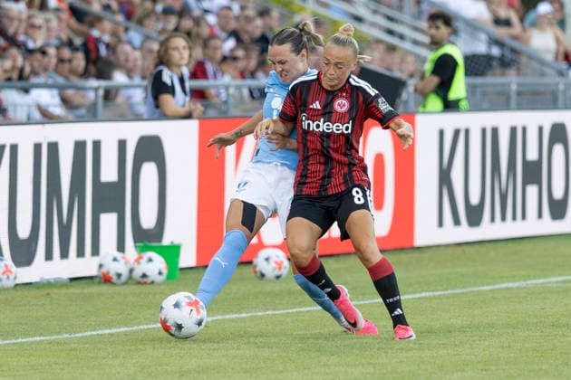 UWCL Qualifikation: Eintracht Frankfurt -Malmö FF, 08.08.2026 Hanna Bennison (Eintracht Frankfurt 8) & Larkin Russell (Malmö FF 19) im zweikampf um den Ball, Eintracht Frankfurt - Malmö FF, Frankfurt, Stadion am Brentanobad, 8.8.2026 Copyright: xBEAUTIFULxSPORTS Gawlikx