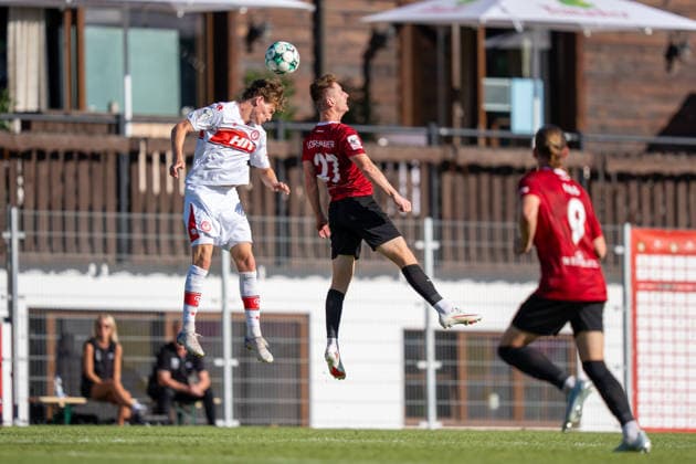 Zweikampf zwischen Loris Maier (SG Sonnenhof Großaspach, 27) und Seymour Funger (Fortuna Köln, 05), SG Sonnenhof Großaspach vs. Fortuna Köln, Fussball, 3. Liga, 1. Spieltag, 08.08.2026, DFB regulations prohibit any use of photographs as image sequences and or quasi-video Aspach Baden-Wuerttemberg Deutschland