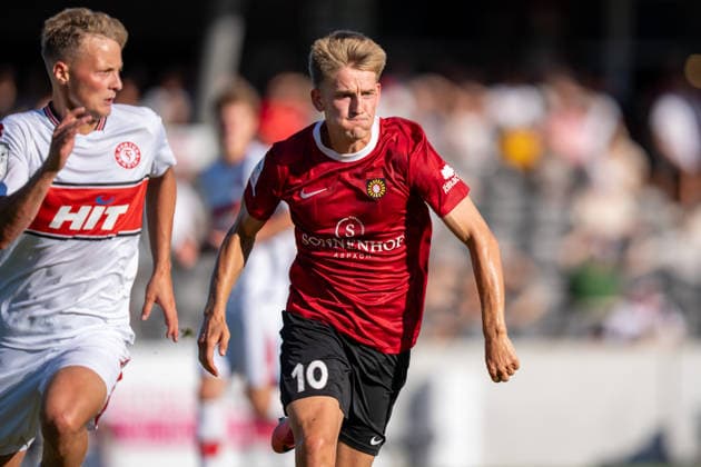 Zweikampf zwischen Kevin Brechmann (Fortuna Köln, 27) und Lukas Stoppel (SG Sonnenhof Großaspach, 10), SG Sonnenhof Großaspach vs. Fortuna Köln, Fussball, 3. Liga, 1. Spieltag, 08.08.2026, DFB regulations prohibit any use of photographs as image sequences and or quasi-video Aspach Baden-Wuerttemberg Deutschland
