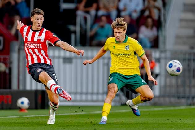 EINDHOVEN - PSV Eindhoven forward Ruben van Bommel, Fortuna Sittard defender Siebe Roland Wylin during the Vriendenloterij Eredivisie match between PSV and Fortuna Sittard at Philips Stadion on August 8, 2026 in Eindhoven, Netherlands. (Photo by DeFodi Images) -