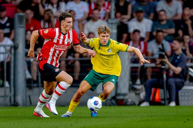 EINDHOVEN - PSV Eindhoven forward Ruben van Bommel, Fortuna Sittard defender Siebe Roland Wylin during the Vriendenloterij Eredivisie match between PSV and Fortuna Sittard at Philips Stadion on August 8, 2026 in Eindhoven, Netherlands. (Photo by DeFodi Images) -