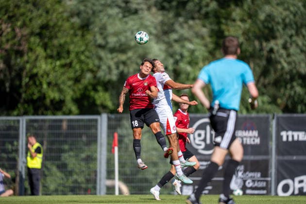 Zweikampf zwischen Niklas Pollex (SG Sonnenhof Großaspach, 18) und Fortuna Köln, 18), SG Sonnenhof Großaspach vs. Fortuna Köln, Fussball, 3. Liga, 1. Spieltag, 08.08.2026, DFB regulations prohibit any use of photographs as image sequences and or quasi-video Aspach Baden-Wuerttemberg Deutschland