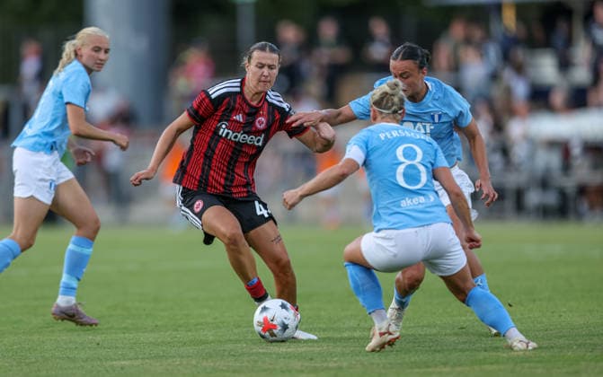 iGER, Frankfurt, Eintracht Frankfurt vs Malmö FF, UEFA Womens Champions League, Fussball, UEFA, Spielzeit 2026 2027, Stadion am Brentanobad, Qualifikation, Finale im Bild v.l.: Larissa Mühlhaus (Eintracht Frankfurt Frauen 47), Mia Persson (Malmö FF 8) DFB DFL REGULATIONS PROHIBIT ANY USE OF PHOTOGRAPHS AS IMAGE SEQUENCES AND OR QUASI-VIDEO, 08.08.2026 Copyright: HMBxMedia HendrikxHamelau