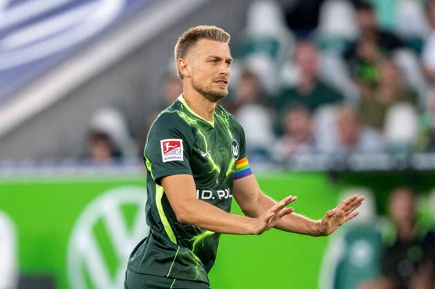 08.08.2026: Fußball, 2. Bundesliga: VfL Wolfsburg - 1. FC Kaiserslautern, 1. Spieltag in der Volkswagen Arena. Hauke Wahl (VfL Wolfsburg) gibt Anweisungen. WICHTIGER HINWEIS: Gemäß den Vorgaben der DFL und des DFB ist es untersagt, in dem Stadion und oder vom Spiel angefertigte Fotoaufnahmen in Form von Sequenzbildern und oder videoähnlichen Fotostrecken zu verwerten bzw. verwerten zu lassen. Copyright: xDavidxInderliedx
