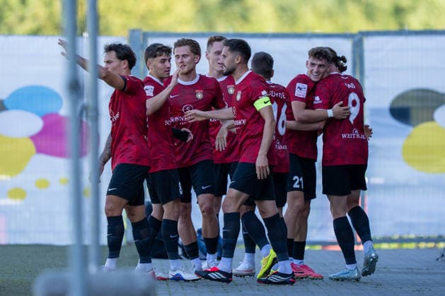 Kollektiver Torjubel nach dem 1:0 Treffer durch Loris Maier (SG Sonnenhof Großaspach, 27), SG Sonnenhof Großaspach vs. Fortuna Köln, Fussball, 3. Liga, 1. Spieltag, 08.08.2026, DFB regulations prohibit any use of photographs as image sequences and or quasi-video Aspach Baden-Wuerttemberg Deutschland