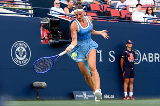 August 8, 2026, Toronto, Ontario, Canada: MARTA KOSTYUK of Ukraine returns the ball during her round-of-16 match against Iga Swiatek of Poland at the National Bank Open, part of the Hologic WTA, Tennis Damen Tour at Sobeys Stadium. Toronto Canada - ZUMAr228 20260808_znp_r228_008 Copyright: xVasiliyxRyabykhx