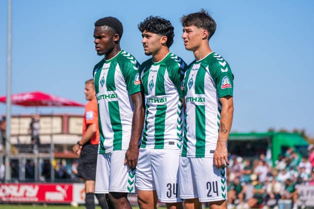 Ramiz Hamouda (Werder Bremen, 40), Darwin Soylu (Werder Bremen, 34), Patrice Covic, Patrice Äaović (Werder Bremen, 24), Deutschland: Fussball, Saison 2026 27, zweites Testspiel des Tages, 08.08.2026, Werder Bremen vs SC Paderborn 07, Stadion am Oyther Berg (Oythe, Vechta, Niedersachsen) Copyright: xLeonxFrickx