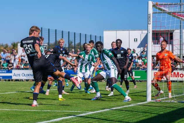 Clemens Lippmann (SC Paderborn 07, 29), Ramiz Hamouda (Werder Bremen, 40), Alexander Schlager (Werder Bremen, 30), Deutschland: Fussball, Saison 2026 27, zweites Testspiel des Tages, 08.08.2026, Werder Bremen vs SC Paderborn 07, Stadion am Oyther Berg (Oythe, Vechta, Niedersachsen) Copyright: xLeonxFrickx
