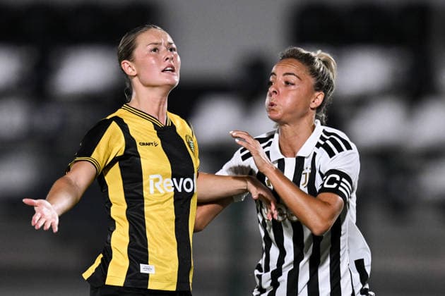 260808 Svea Rehnberg of Hammarby and Martina Rosucci of Juventus during the Women s Champions League qualifying match between Juventus and Hammarby on August 8, 2026 in Turin. Photo: Daniele Buffa BILDBYRAN COP 18 XY0123 fotboll football soccer fotball uefa womens champions league juventus hammarby dam bbeng Copyright: DANIELExBUFFA BB260808BB484