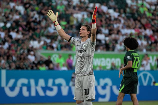 08.08.2026 Fußball Herren 2026 2027 2. Bundesliga 1. Spieltag VfL Wolfsburg - 1. FC Kaiserslautern Volkswagen Arena Wolfsburg Jakub Zielinski (Wolfsburg, 30, grau) vor dem Spiel. Wolfsburg Niedersachsen Deutschland